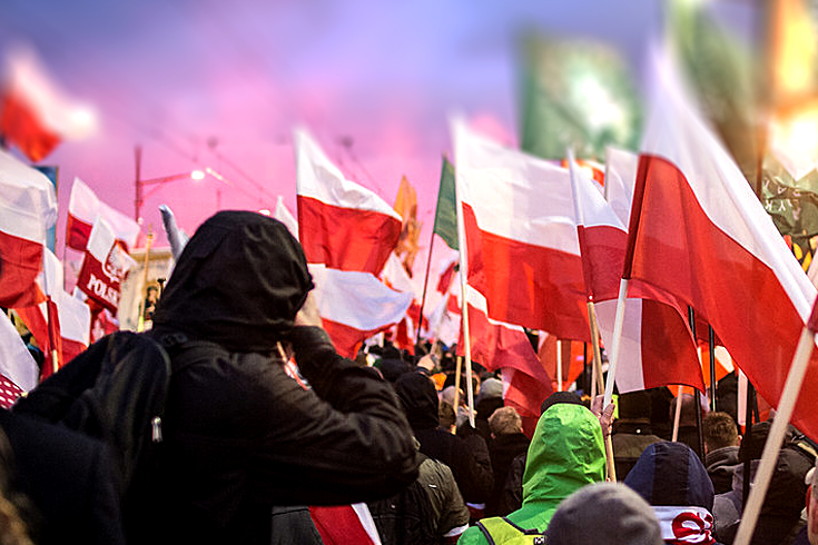 Marsz Niepodległości - w centrum miasta zebrały się tysiące ludzi mimo zakazu wydanego przez prezydenta miasta Warszawy