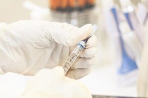 Szczepionka na COVID zostaje wynaleziona przez koncern Pfizer
